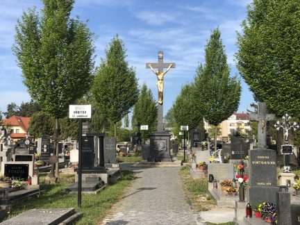 Hřbitov v Jindřichově Hradci se dočká rozšíření. Je už na samé hraně kapacity