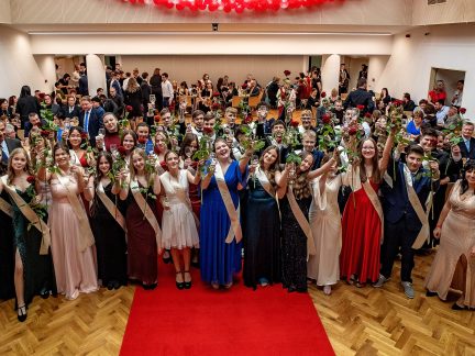 Holky za kluky, kluci za holky. Deváťáci to rozjeli ve velkém