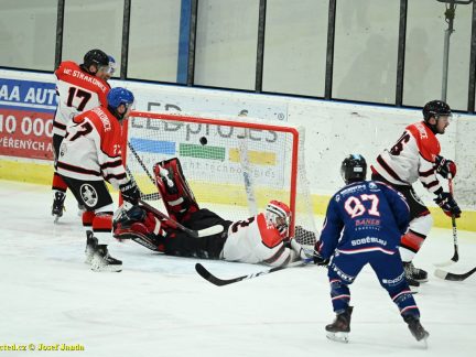 VIDEO: Rvačka v závěru nemohla zkazit Spartaku radost. Soběslav nadělila lídrovi ze Strakonic bůra
