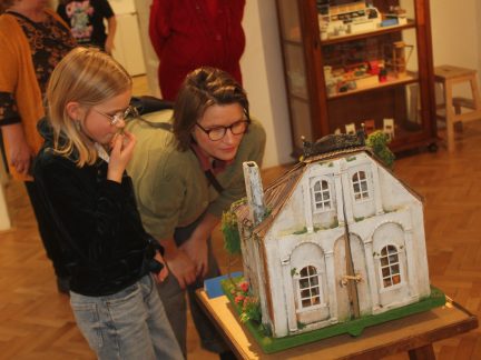 Výstava Pidi byty v Blatné má úspěch. Prodlužuje se do března