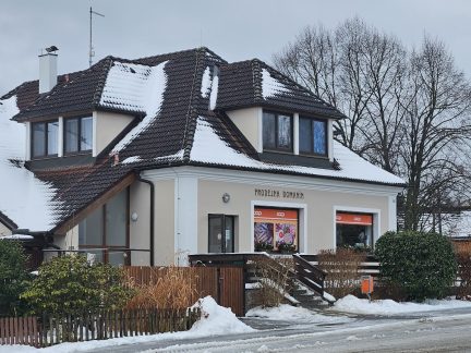 Domanín bojuje o zachování prodejny. Nájemné za korunu ani nečekaný růst tržeb zatím nestačí