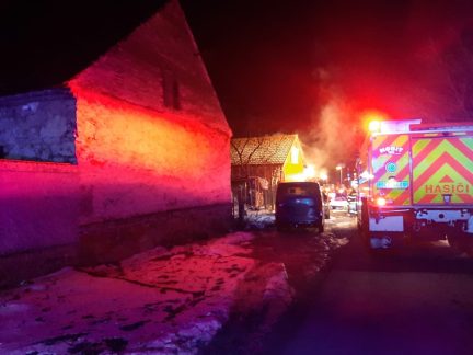 V Lazišti na Písecku hořela kotelna. K zásahu vyjíždělo sedm osádek cisteren
