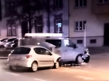 Při nehodě u polikliniky v Milevsku se zranila žena. Řidič byl pod vlivem alkoholu