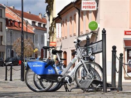 Zájem o sdílená kola v Písku stále roste, stoupá počet uživatelů i výpůjček