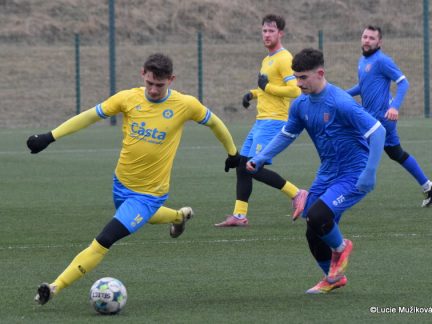 Písečtí fotbalisté s Třeboní dominovali, Jiskra odvezla osmičku