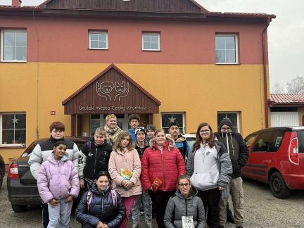Psí Vánoce přinesly krumlovskému útulku téměř 50 tisíc korun. Přispěli i žáci ZŠ T. G. Masaryka