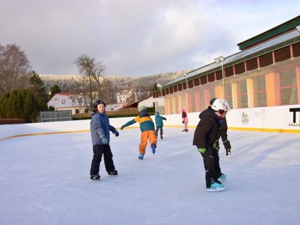 Kluziště pod širým nebem v Prachaticích slaví úspěch. První sezona překonala očekávání