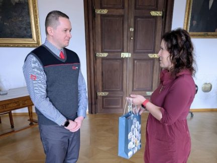 Řidič budějovické MHD zabránil čelnímu střetu s autem, pak se postaral o cestující