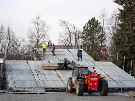 Na budějovickém Výstavišti roste sjezdovka i běžkařský okruh. Olympijský festival startuje příští týden