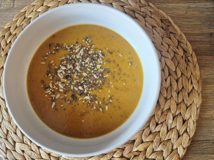 DOBROTY: Polévka z pečené zeleniny se směsí semínek