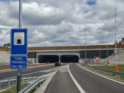 Kvůli předpovědi počasí se dnes uzavře tunel Pohůrka pro dopravu už v devět večer