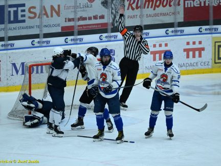 VIDEO: Junioři Tábora uhráli s Kolínem bod. V nájezdech neuspělo všech šest hráčů
