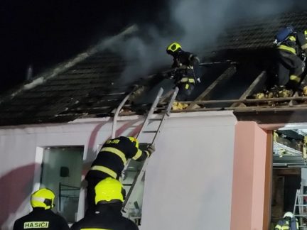 V Záblatí hořela dílna