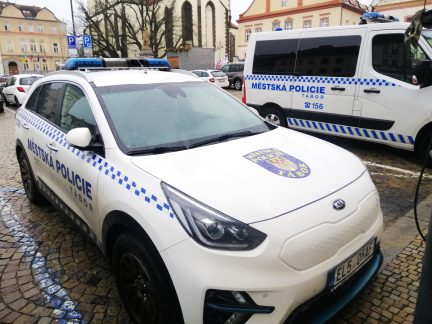 Domluva nestačila. Mládež, která rušila noční klid v Táboře přišla o reproduktor