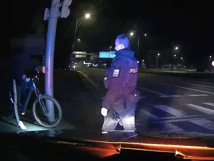 Na cizím elektrokole za sto tisíc si zloděj v Budějovicích dlouho nezajezdil