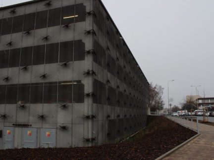 Ani parkovací dům problém táborského Sídliště nad Lužnicí nevyřešil