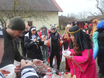 Novými Dvory a okolními vesnicemi prošlo přes šedesát masek