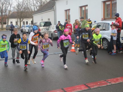 Žďárský útěk přilákal i celou řadu masek. Vznikla nová kategorie běžců nad sto kilo