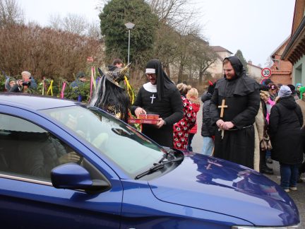 Maškary prošly Chýnovem. Místní znovu postavili na nohy tradici