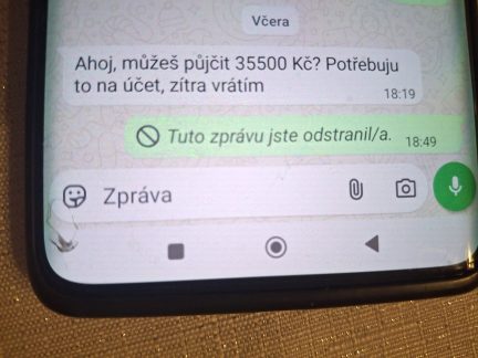 Podvody přes aplikaci WhatsApp se šíří. Nikdy neposílejte peníze bez ověření