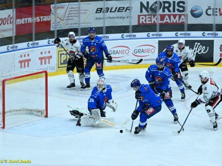 VIDEO: Sérii vyloučení vystřídala série gólová. Kohouti si poradili s Chomutovem 3:0