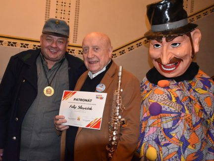 Felix Slováček převzal patronát nad Muzeem Milevských maškar. Bakus s partou vyrazil do hospod zvát na sobotu