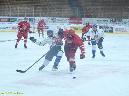 VIDEO: Kohouti nestačili v extralize dorostu na Slavii. Body se vzdálily už v první třetině