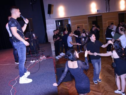 Ve Vimperku měla premiéru romská Valentýnská zábava 