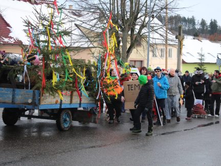 V Nadějkově se konal masopust, nechyběla harmonika a domácí koblihy