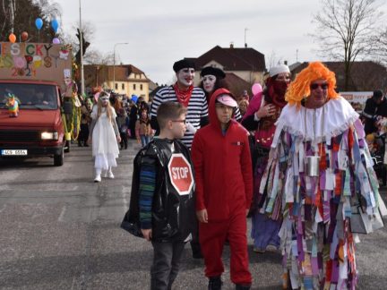 Masopustní průvod projde Měšicemi. Soutěží se o otevřená vrátka