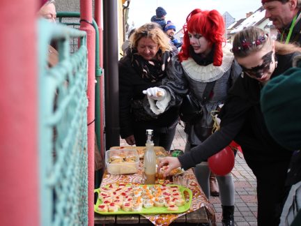 Měšický masopust roste. Letos masky prověřil sníh i obnovená trasa