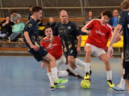 FUTSAL: O finalistech je rozhodnuto! Béčko Delfínů se utká s Wanastem