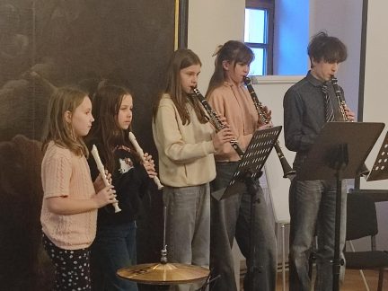 Milevská zuška vyučuje i koncertuje na náhradních místech. Školní budovu čeká demolice