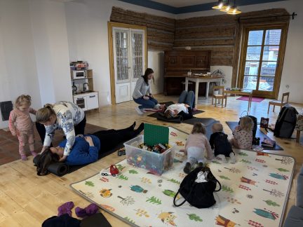 Maminky si v Borotíně vyzkoušely první pomoc. U kávy řešily bezvědomí i laryngitidu