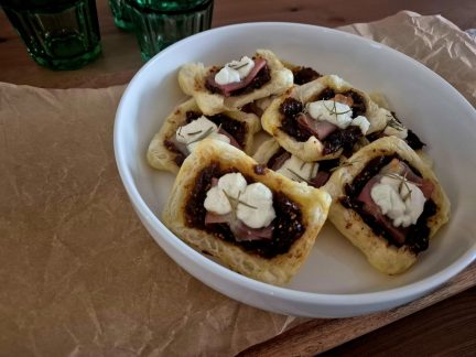 DOBROTY: Listové šátečky s fíkovou marmeládou a kozím sýrem