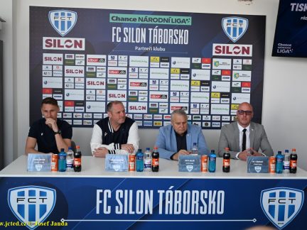 VIDEO: Táborsko si věří na nejvyšší příčky. O ambicích pro jaro promluvili trenér Kronďák a ředitel Táborský
