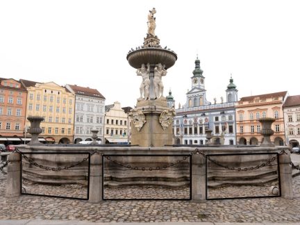 Kamenné schodiště kolem Samsonovy kašny v Budějovicích čeká obnova