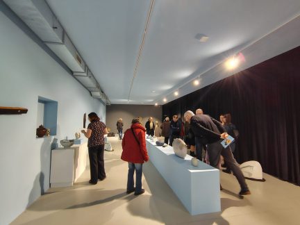 Bechyně otevírá bránu keramice. Výstava Porta ceramica ukazuje proměnu hlíny ve volné umění