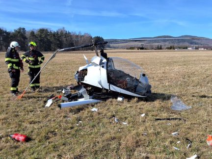 U Stradova na Kaplicku spadl jednomístný vrtulník