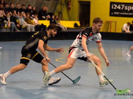 VIDEO: Písečtí florbalisté se výhrou nad Chomutovem naladili na play down