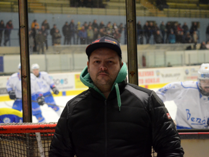 Drama na milevském ledě se šťastným koncem. Hokejistu Radkova zachránil včas použitý defibrilátor