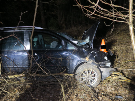 V noci na neděli se staly dvě tragické nehody. U Velké Lhoty auto přejelo ležícího muže