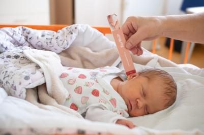 Nemocnice České Budějovice zavádí plošný screening ušních deformit u novorozenců