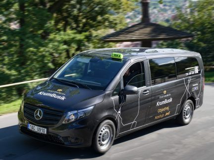 Městská doprava na zavolání: KrumBusík v Krumlově přepravil už více než 4,5 tisíce cestujících