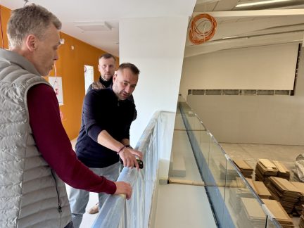 V Dačicích vzniká sportovní hala, která otevře školu veřejnosti