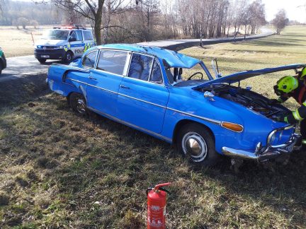 Jízda legendární Tatry 603 skončila nehodou u Kunžaku