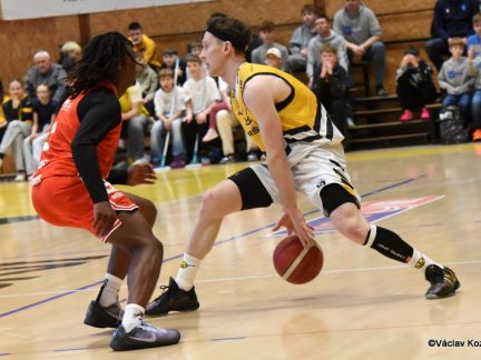 VIDEO: Sršni dusili favorita do poslední vteřiny