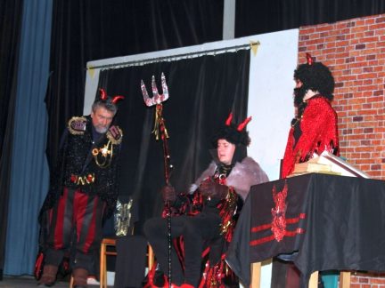 Rekordní návštěva na premiéře chyšeckých ochotníků. Diváci i stáli