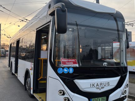 Do Budějovic se vrátil Ikarus. Na zkoušku a na elektřinu