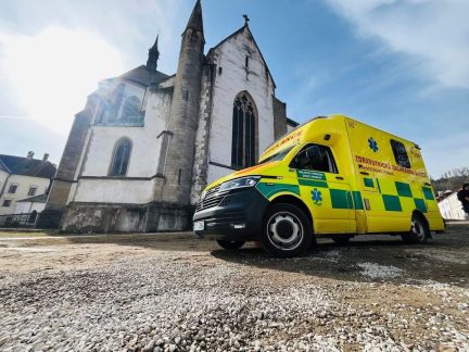 V areálu cisterciáckého kláštera ve Vyšším Brodě spadl muž z několikametrové výšky